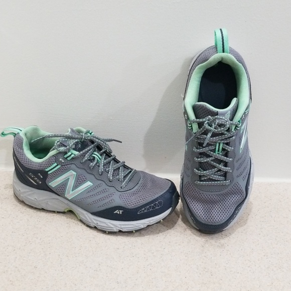 New Balance 573 women's size 10 sneakers - Picture 7 of 8